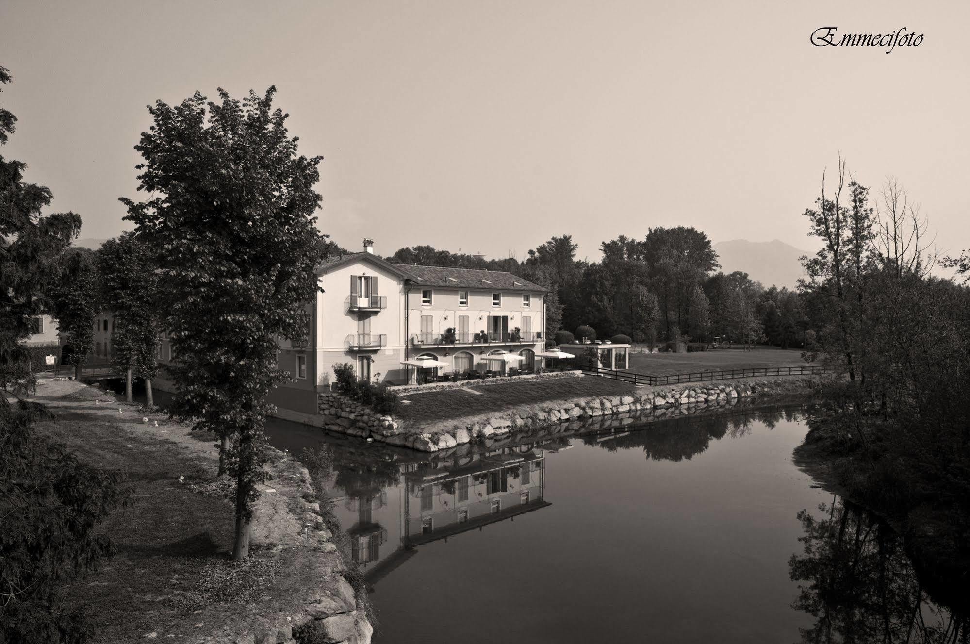 Hotel Il Corazziere Merone Exteriör bild